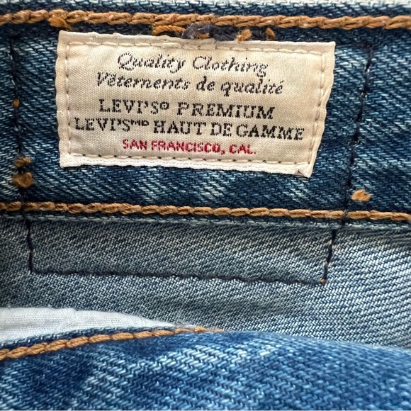 Levi's Ribcage, Straight Leg, Button Fly, Medium Wash - Size 23 - Picture 6 of 6